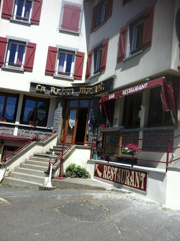 Hotel Restaurant La Reine Margot La Tour d'Auvergne Bagian luar foto